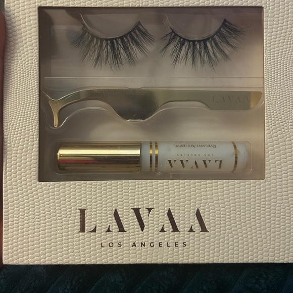 Lavaa Beauty Flirty Lash Set Exclusive 3D Mink Eyelashes Up to 30 Uses Brand New - Picture 4 of 5